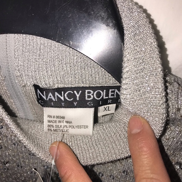 Silver knit with beaded collar embellishment. - Picture 5 of 8